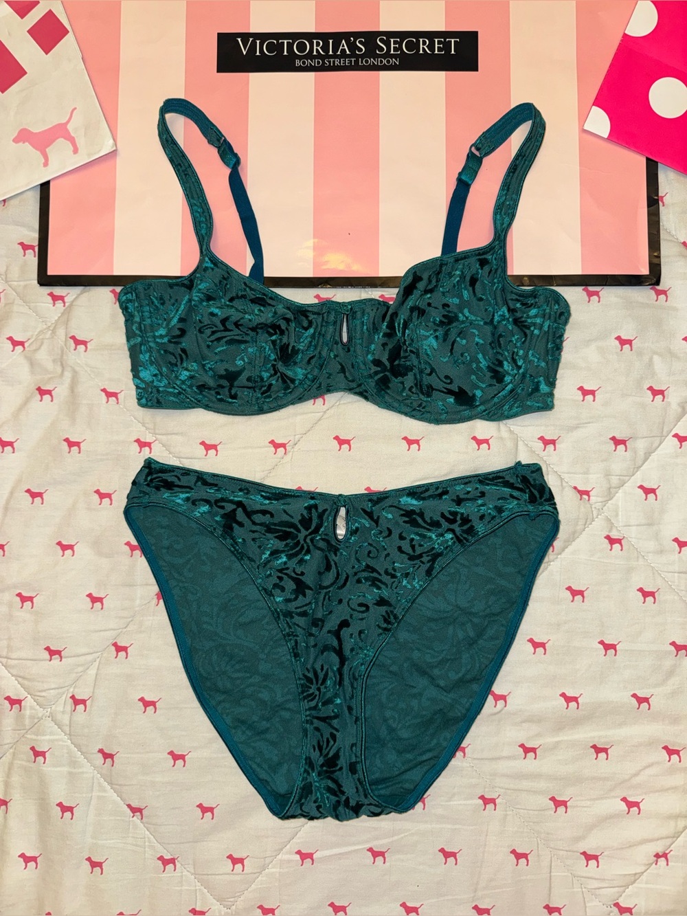VICTORIA’S SECRET VINTAGE 90s BRA & PANTY SET TEAL GREEN VELVET BURNOUT KEYHOLE